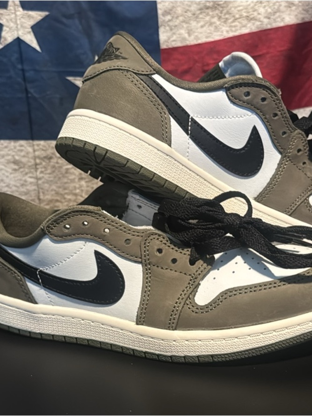 Nike youth Low-Top Sneakers in Olive/White with Black Swoosh
